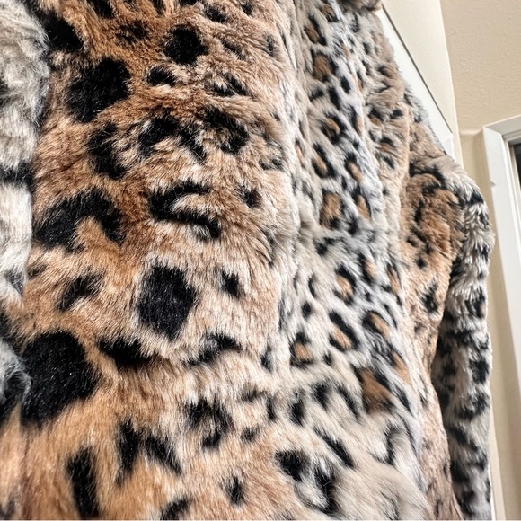 G by Guess Brown Animal Cheetah Print Cropped
Faux Fur Teddy Coat Jacket Size S - Picture 7 of 8